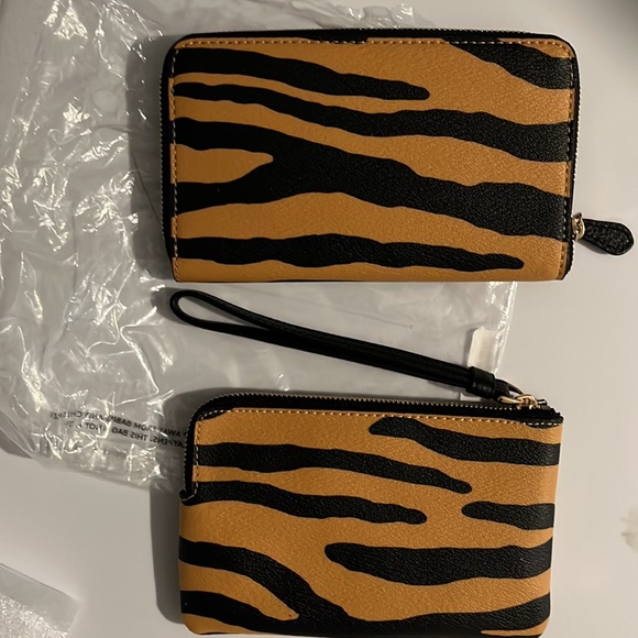 NWT! Coach, leopard, medium, zip wallet, and matching wristlet set - Picture 2 of 2